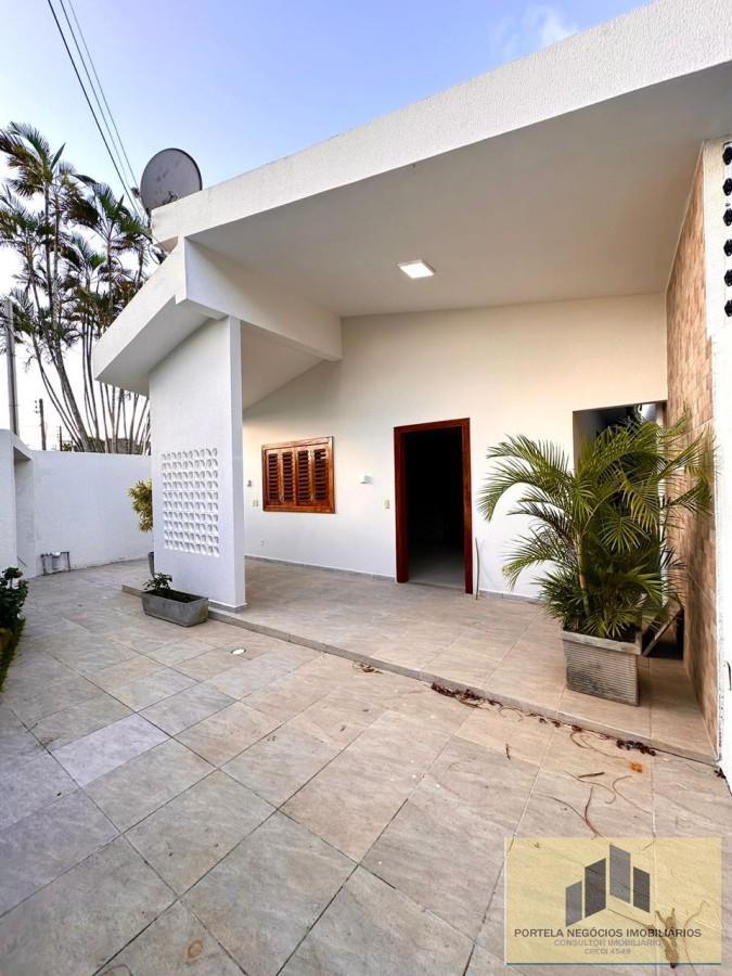 Casa de Condomínio à venda com 3 quartos, 250m² - Foto 2