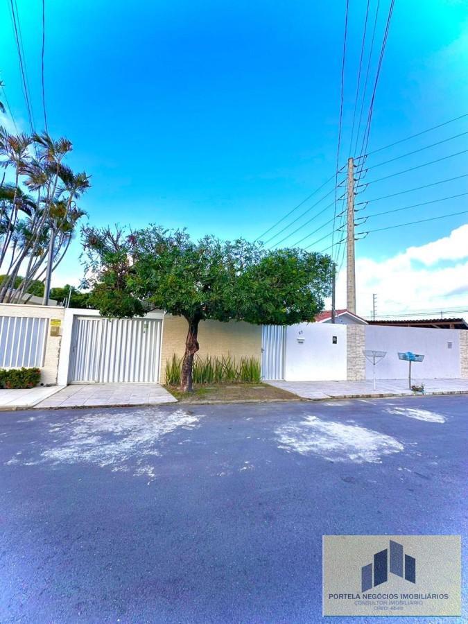 Casa de Condomínio à venda com 3 quartos, 250m² - Foto 1
